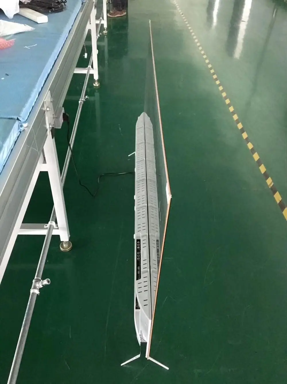 Slim-OLED-television-4k-smart-tv-55-65-oled-T2-3